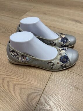 Remonte floral silver metallic ballet flats, woman’s size 39 (8)